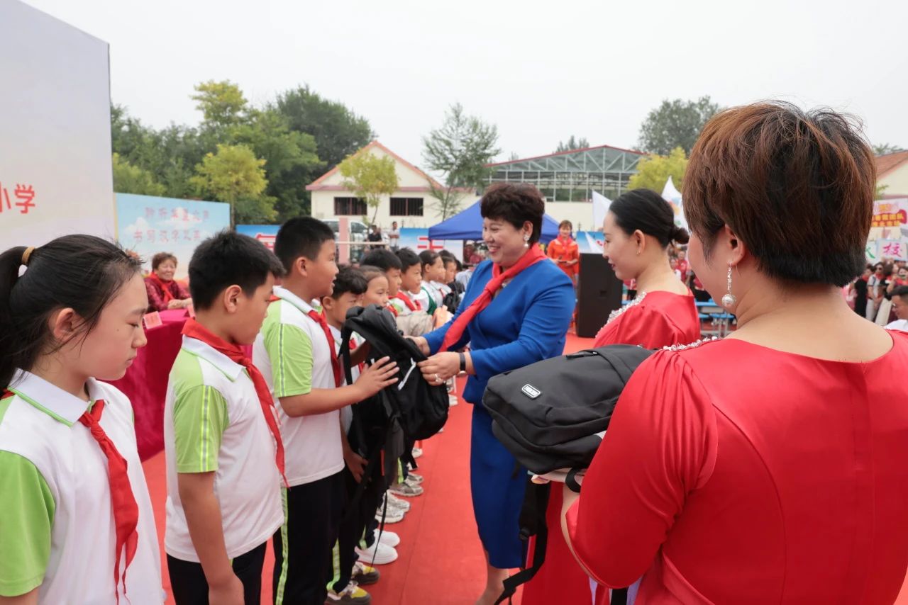 第236所 山东省平度市崔家集镇前洼华体会(中国)徐春凤小学