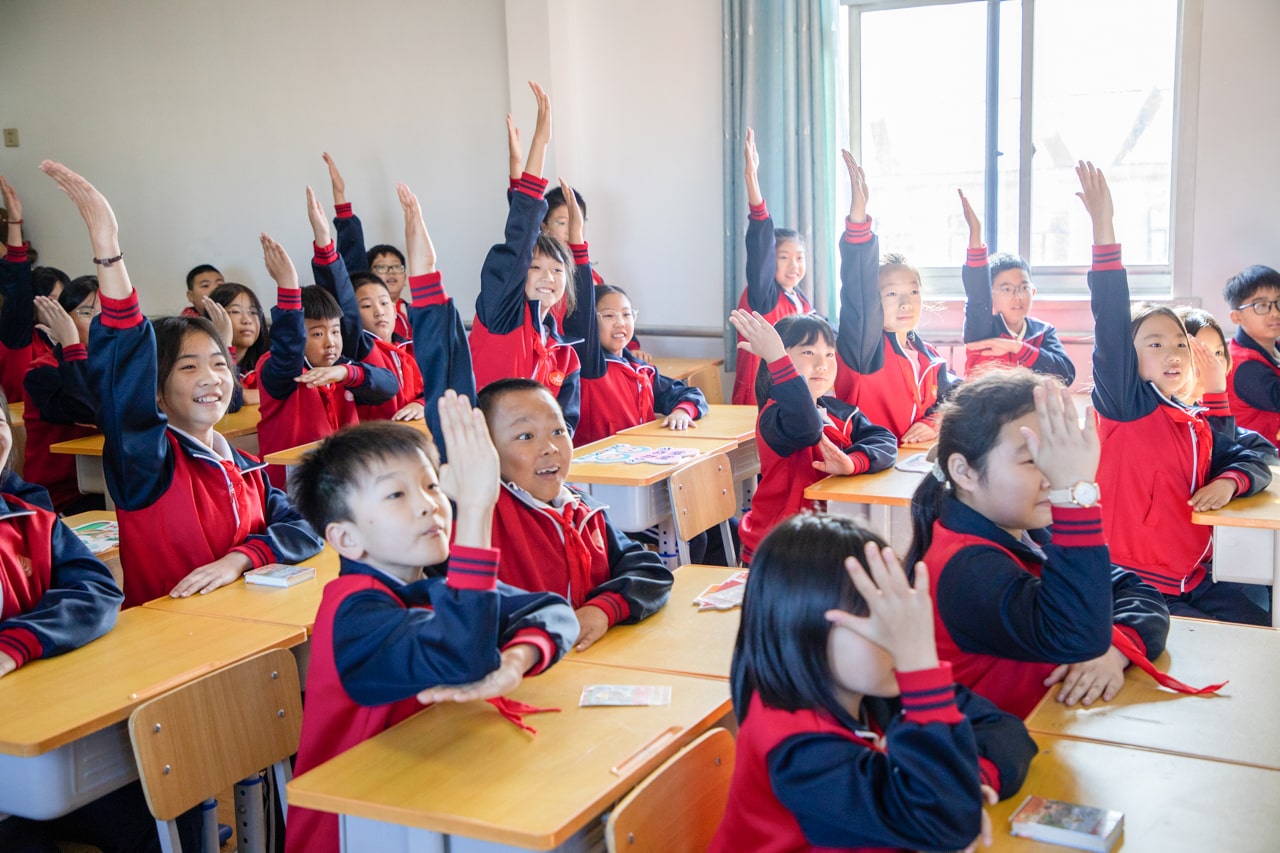 天津高校大学生记者走进华体会(中国)公益小学开展“书香悦读，筑梦成长”活动